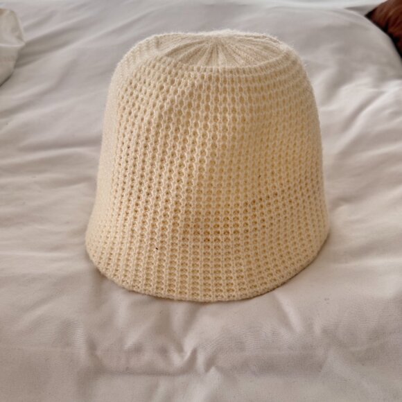 Anthropologie Cream Wool Blend Knit Crochet Winter Beanie Bell Bucket Hat - OS - Picture 2 of 10